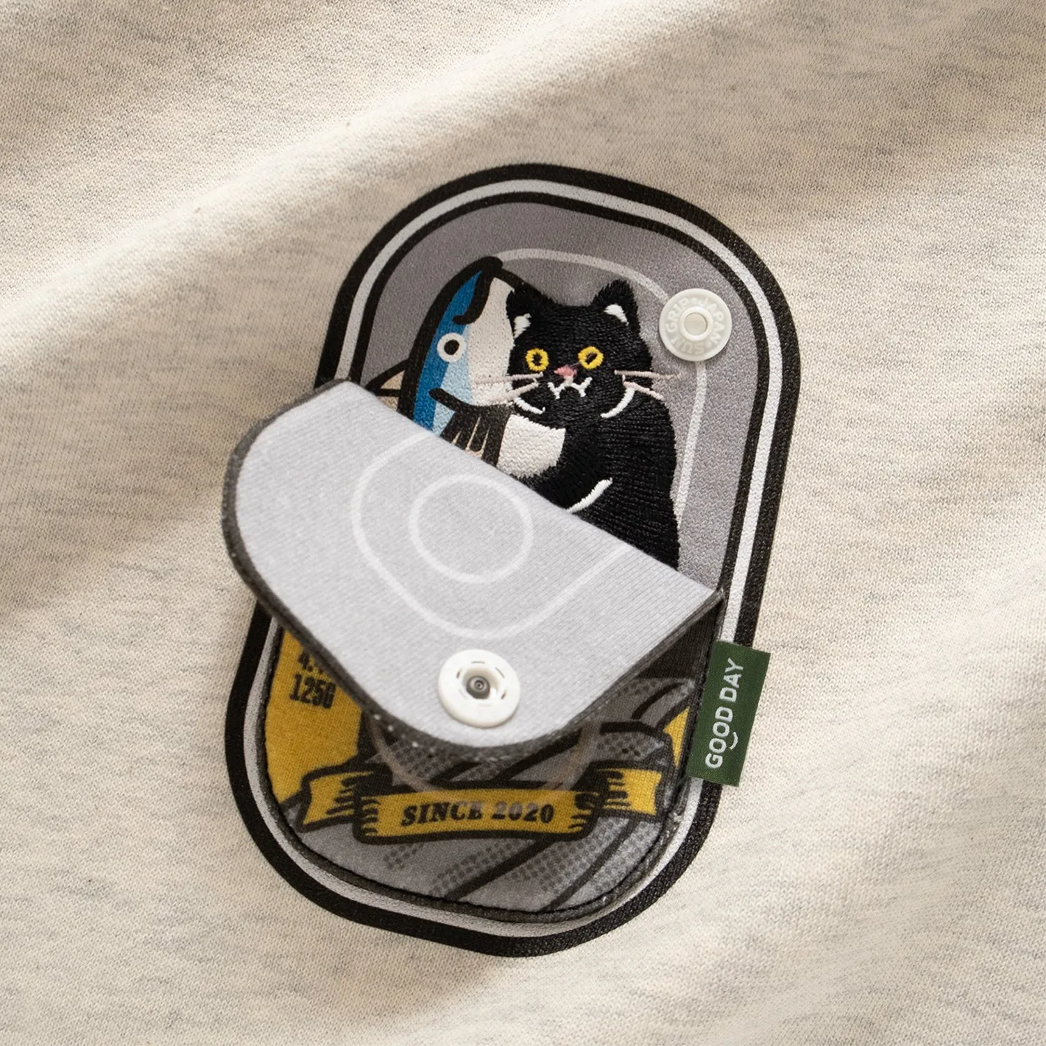 (ZW437) Canned Cat Graphic Pocket Sweater